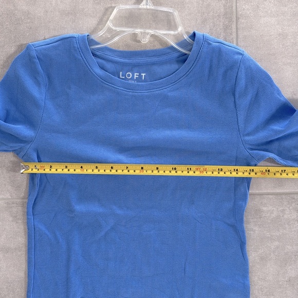 *LIKE NEW* LOFT Women's Periwinkle Ribbed Crew Neck Longer Sleeved Tee - Size M - Picture 8 of 8